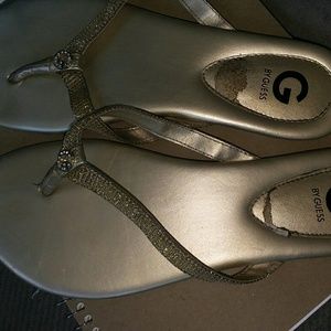 GUESS FLIP FLOP SANDALS